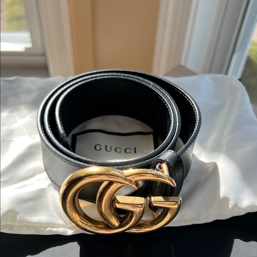 Gucci Black Leather Belt with Gold Buckle and dust bag size EU 70x28